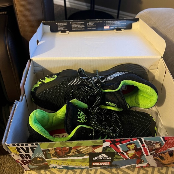 Donovan Mitchell Issue 1 J New in the box Black/Green - Picture 3 of 4